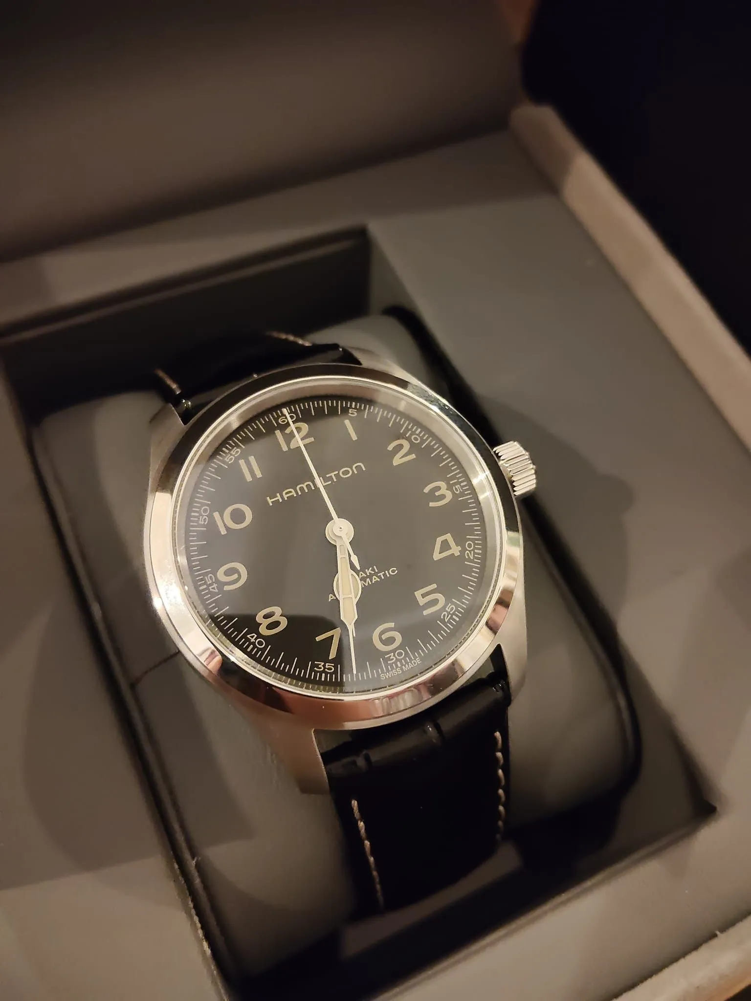 Hamilton Khaki Field Murph en su caja